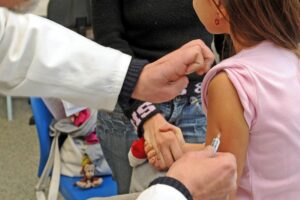 Passa la mozione senza l’obbligo vaccinale