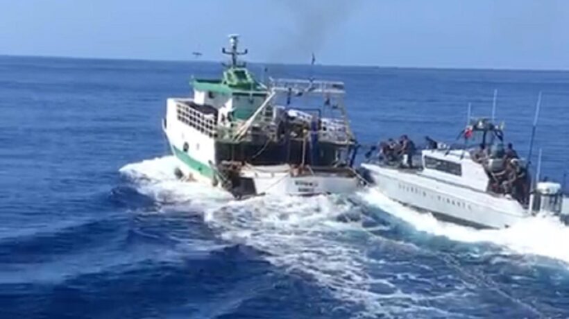 Ci invadono anche i pescatori. Imbarcazione tunisina sperona una nave militare