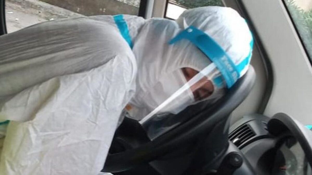 Dottori in lacrime e cronache di trincea. È una piaga anche la retorica del Covid