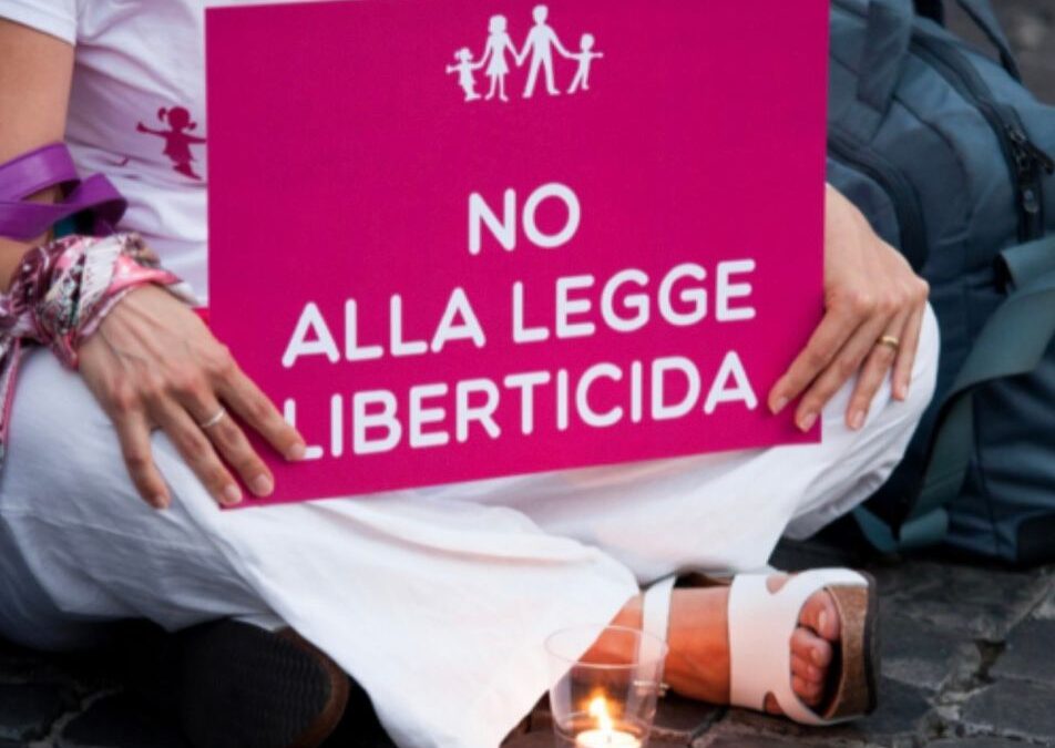Omofobia: «Sabato in piazza per la libertà. Anche l’oro della transgender Petrillo non si può più contestare»