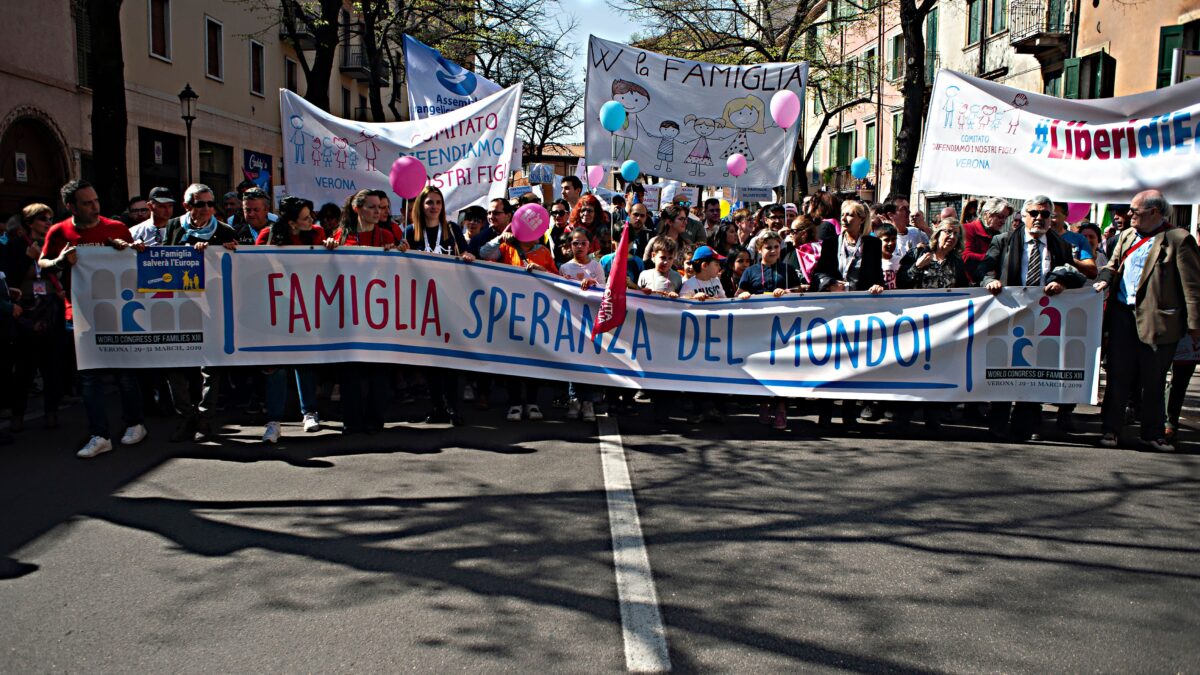 Per difendere la vita e la famiglia non serve un altro partito cattolico