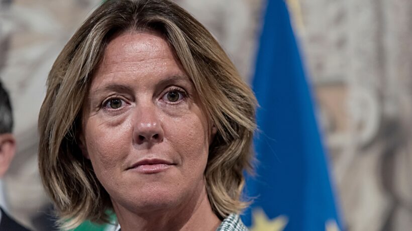 Anche Lorenzin e Merlo positivi. Più contagi nei Palazzi che a scuola
