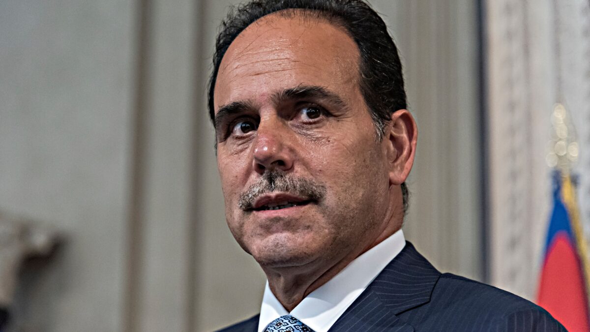 Schiaffo al premier dal capo dei senatori pd