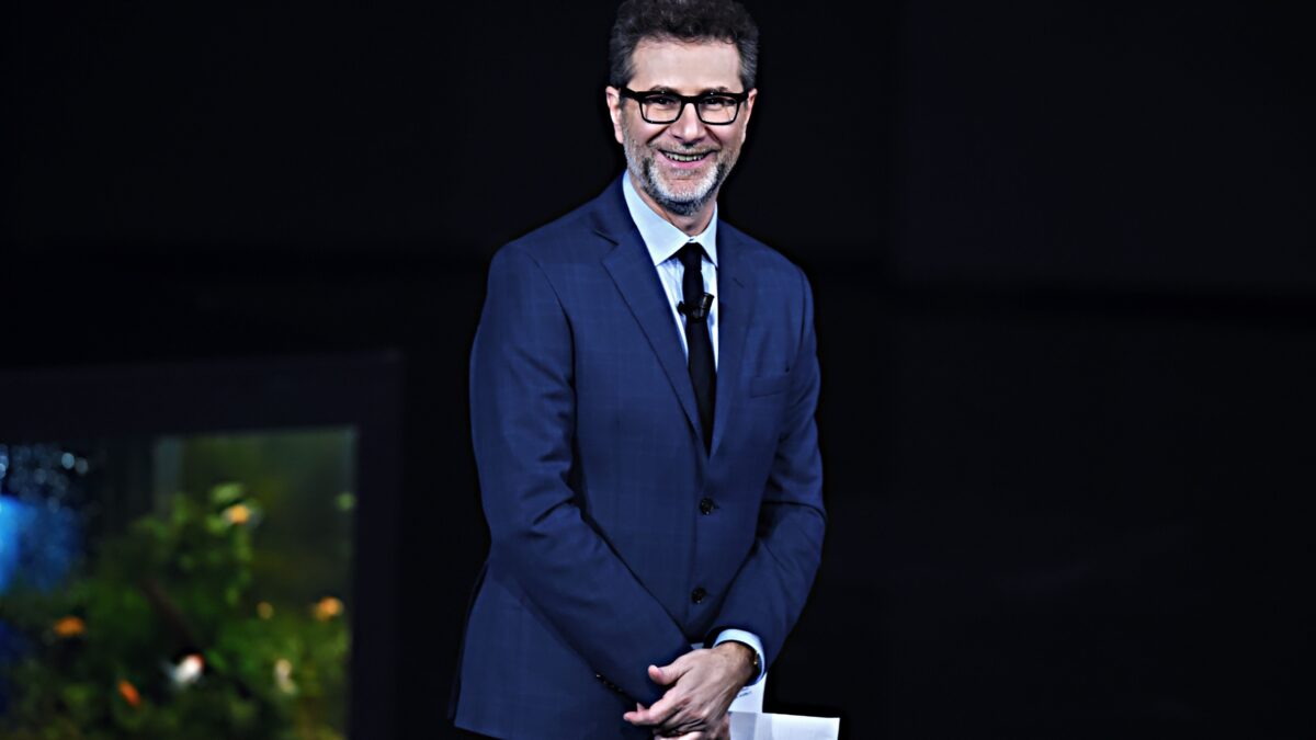 De Luca va su Rai 3 e attacca Rai 3. Fazio glielo lascia fare e sorride