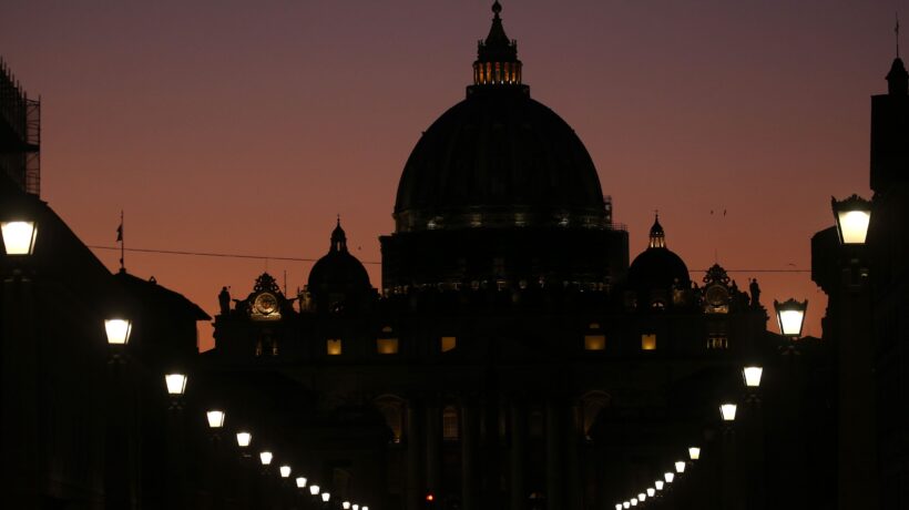 Intrighi in Vaticano, servizi segreti, partiti. La dama del cardinale Becciu vuota il sacco
