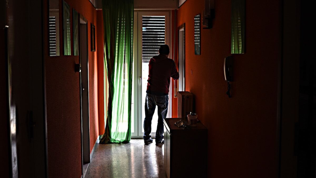 De Luca chiude le scuole e sfida Roma. La Azzolina prepara il contrattacco