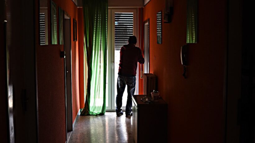 De Luca chiude le scuole e sfida Roma. La Azzolina prepara il contrattacco
