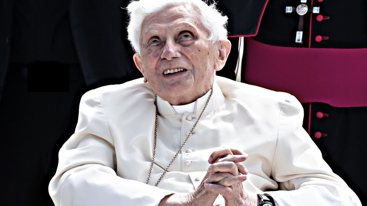 L’Occidente a Ratisbona ha tradito Ratzinger per sottomettersi all’islam