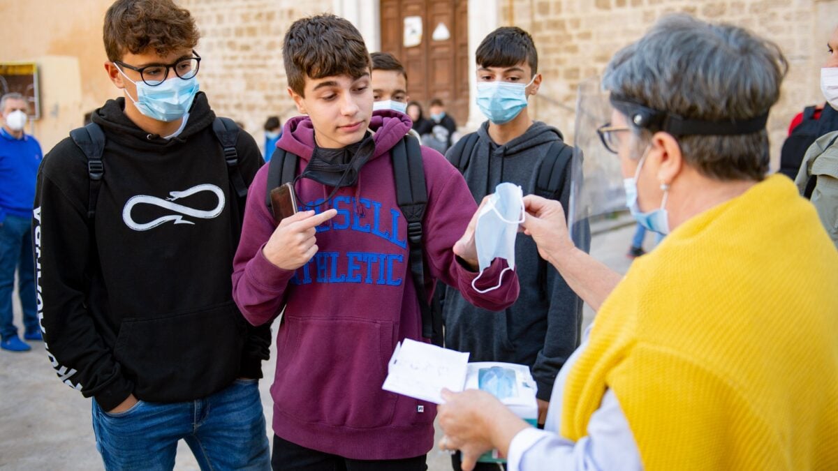 Trovata orwelliana al liceo artistico. Se «neghi l’emergenza» ti puniscono