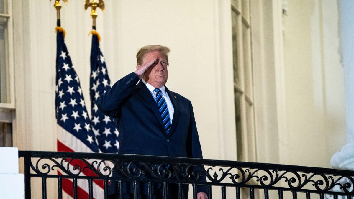 Trump leva il segreto sui dossier Russiagate. E ora la Clinton trema