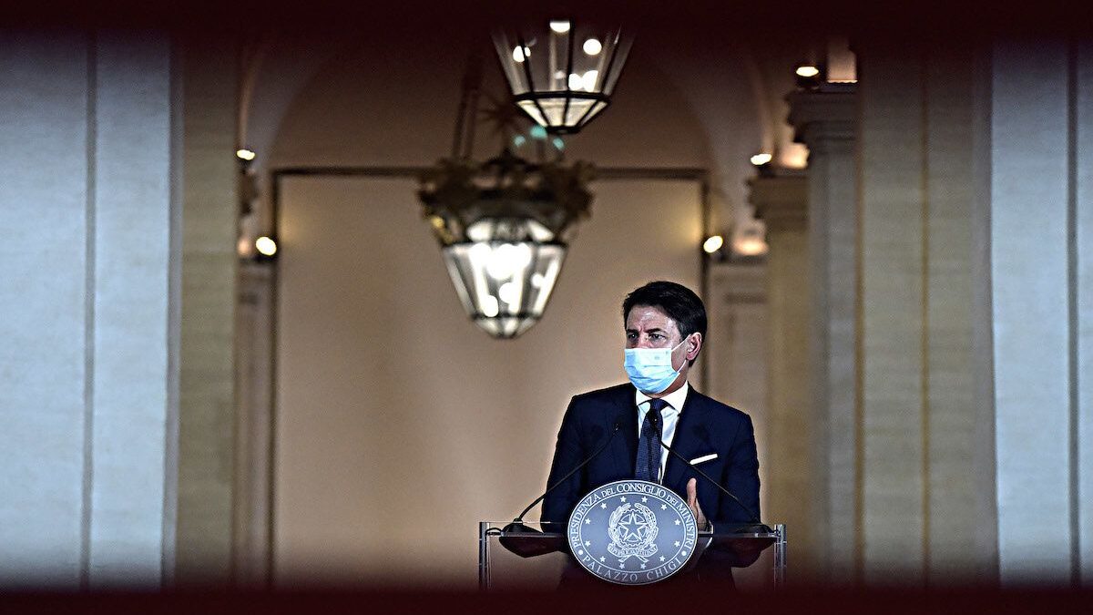 Conte non sa che pesci pigliare, perciò non decide