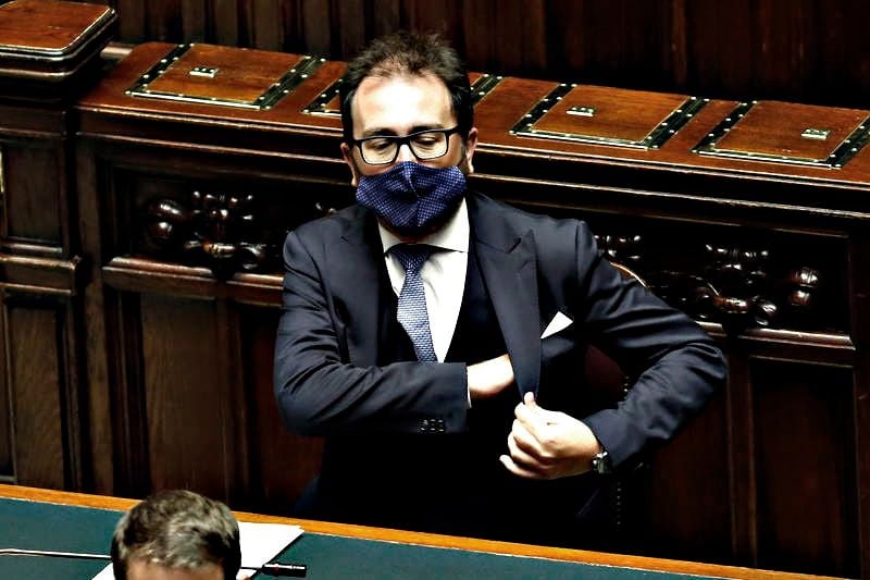 «Non devo controllare io i concorsi»