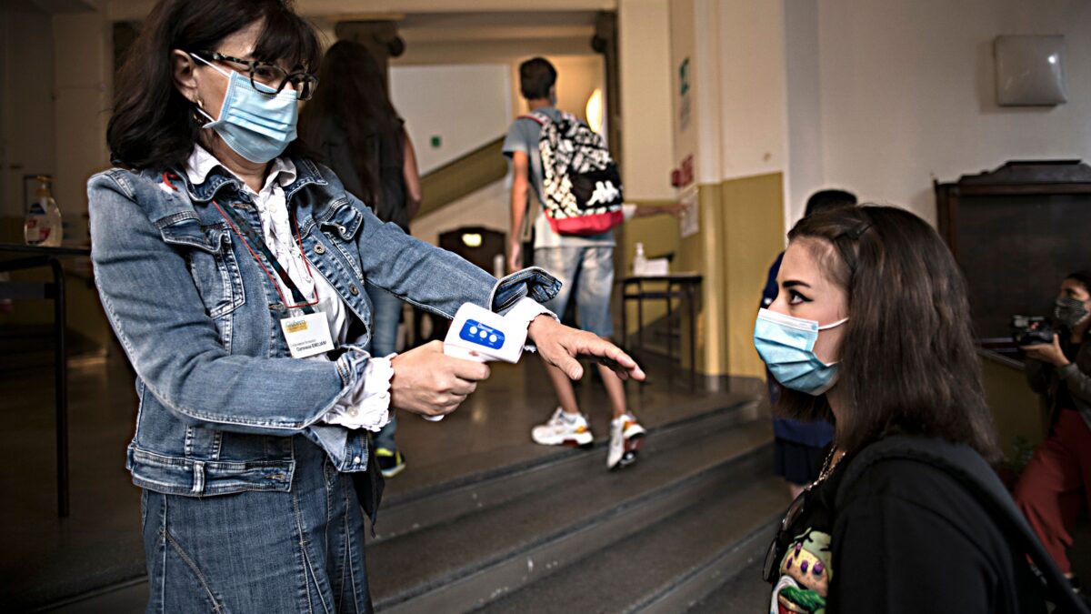 Tra divieti e mascherine per i bimbi stare in classe è diventato un incubo