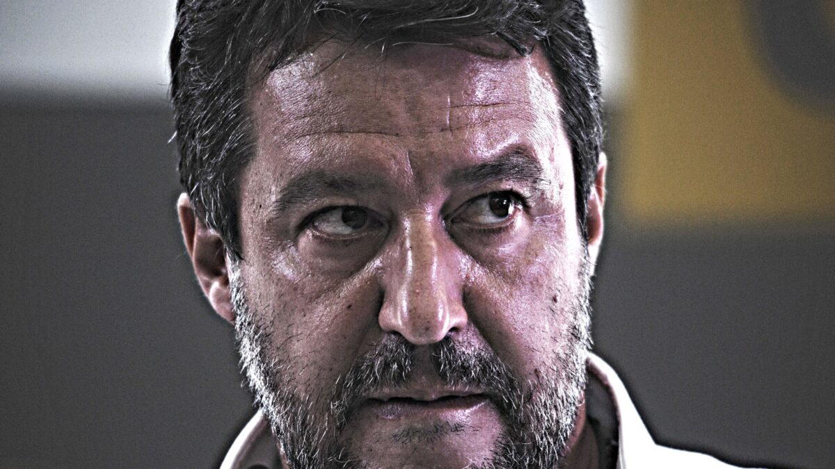 Comincia il processo contro Salvini. E il Regno Unito vara una flotta di Diciotti