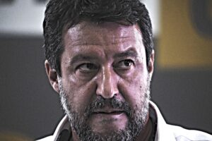 Comincia il processo contro Salvini. E il Regno Unito vara una flotta di Diciotti