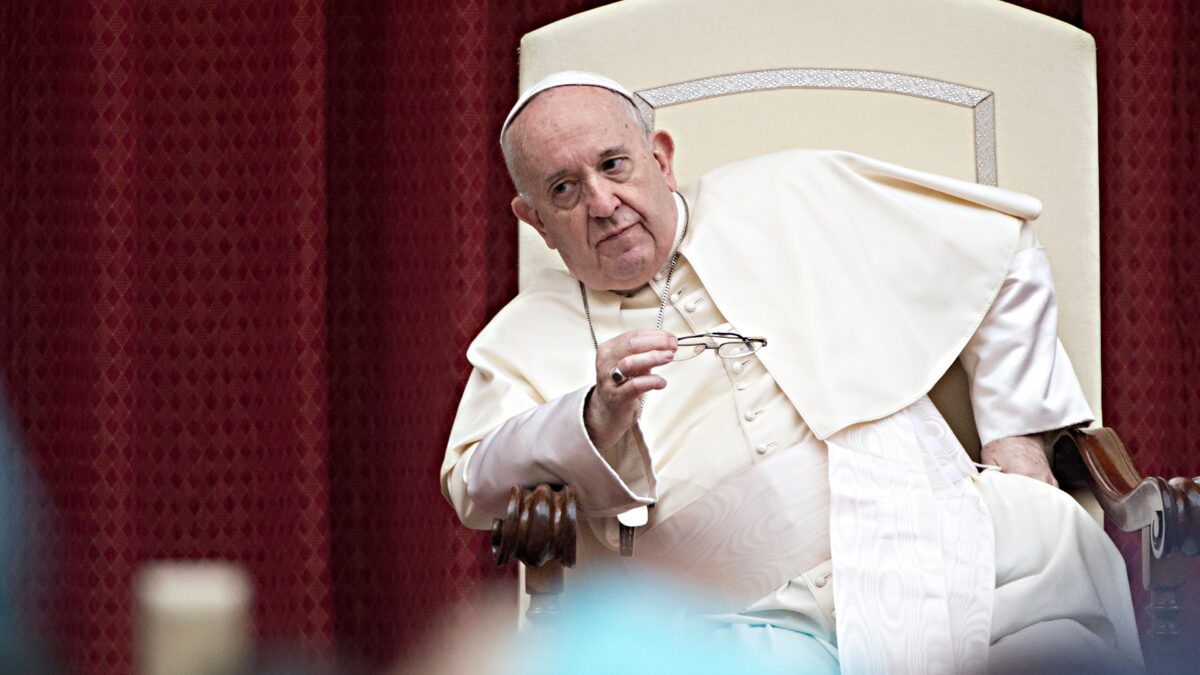 Al rogo l’autore «razzista» (citato dal Papa)
