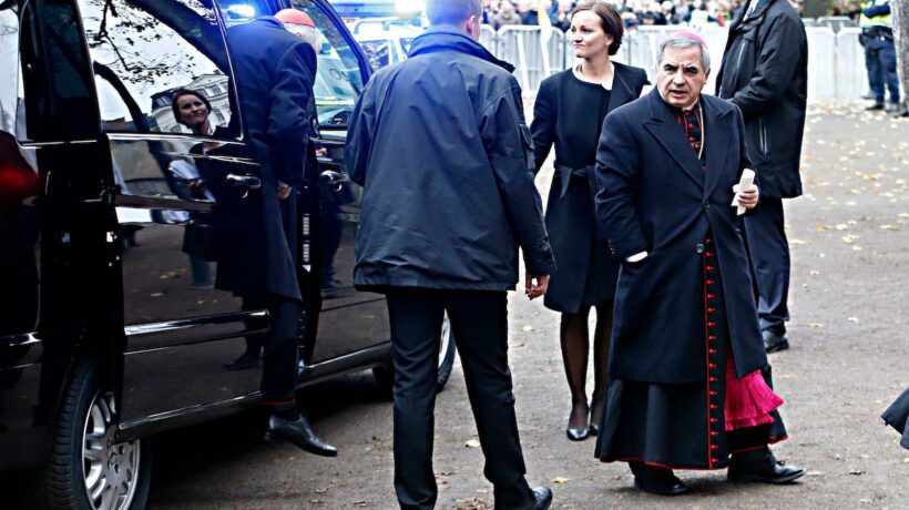 Con il conto del Vaticano per i rapiti la dama di Becciu comprava le Chanel