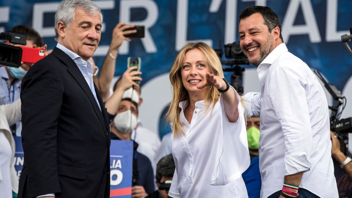 Il Pd in piazza tifa il processo all’opposizione