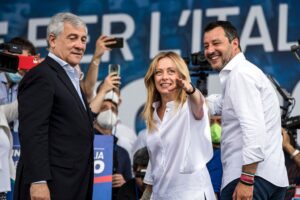 Il Pd in piazza tifa il processo all’opposizione