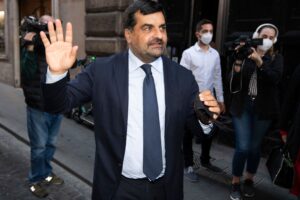 «Pagherò io per tutti ma è giusto indagare sui miei messaggi»