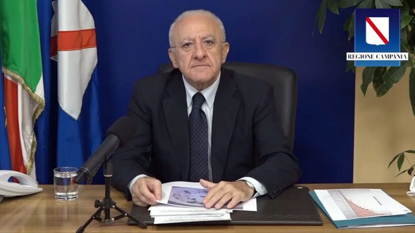 Il premier alle corde. E De Luca delira: «Lockdown per tutti»