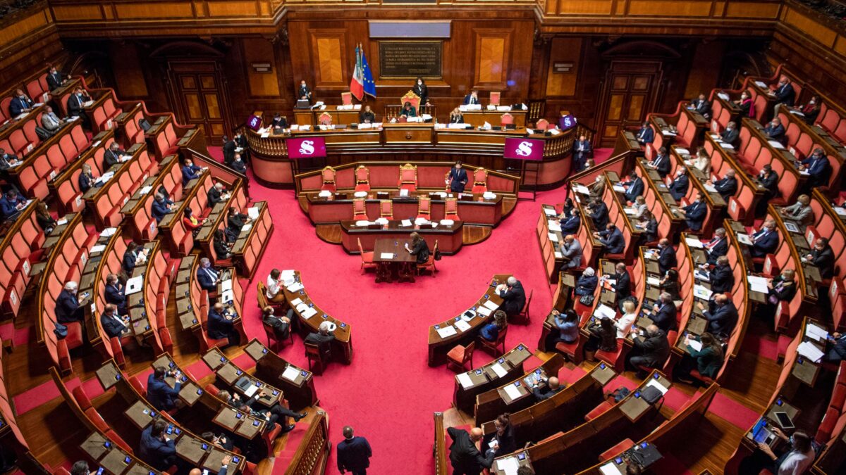 Duplice figuraccia a Montecitorio. E il decreto slitta di una settimana