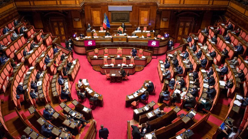 Duplice figuraccia a Montecitorio. E il decreto slitta di una settimana