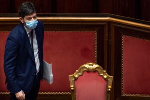 Speranza in ansia rincorre gli esperti. E la maggioranza studia nuovi divieti