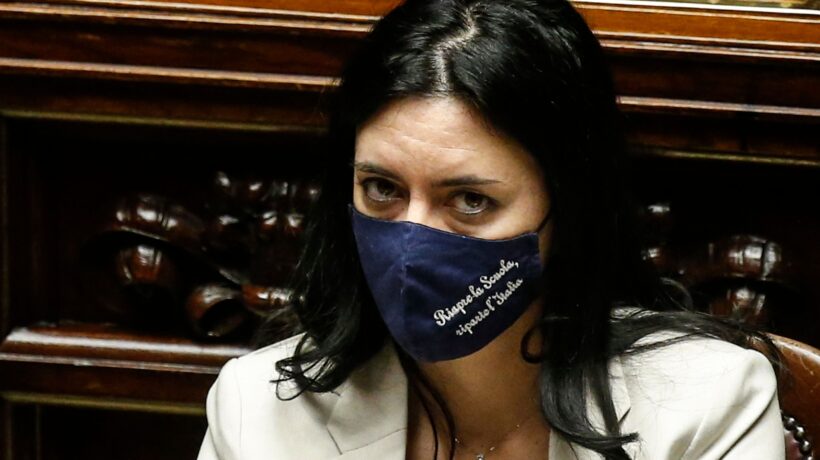 Nelle scuole da incubo ci si aggrappa al Web. E il ministro si indigna