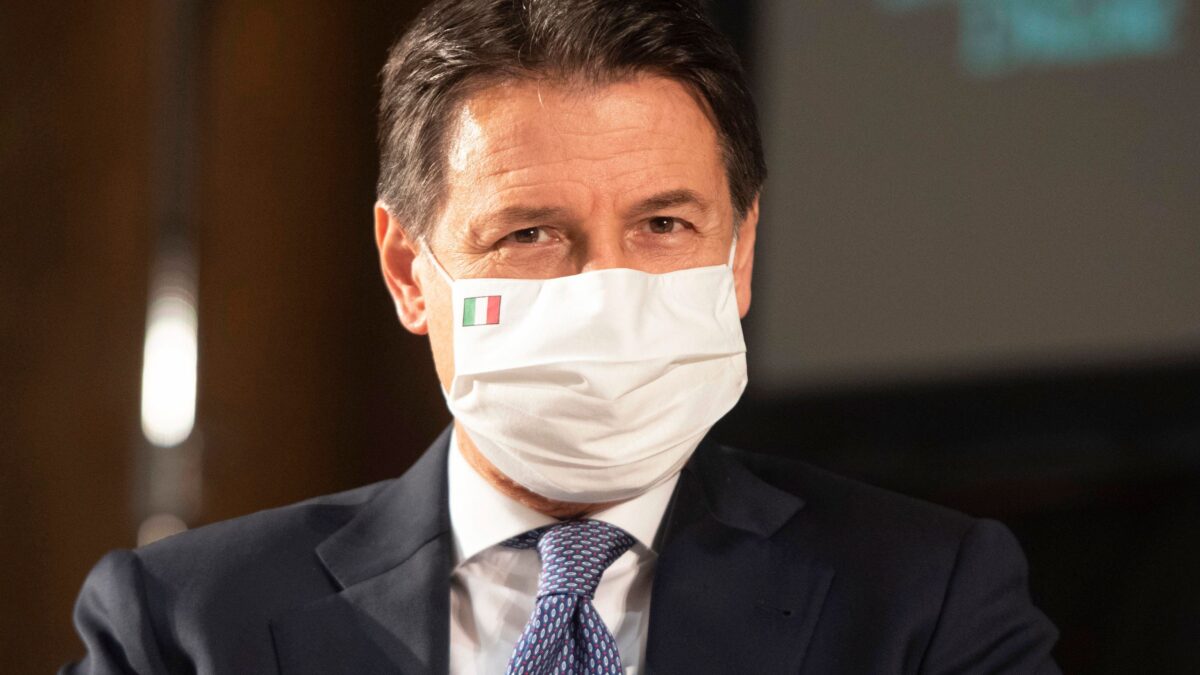 Ci chiudono in casa e la tassano pure