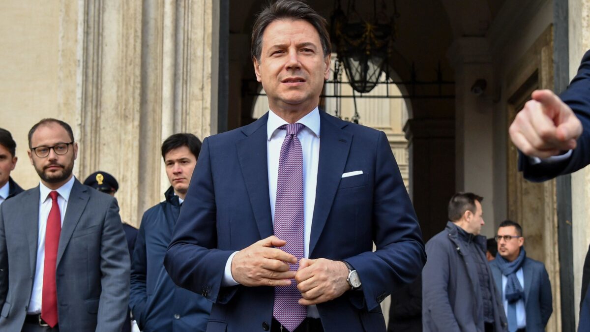 Il governo si è preso i pieni poteri ma le colpe le dà tutte agli italiani