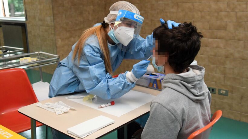 Mentre il governo canta vittoria migliaia di classi sono in quarantena