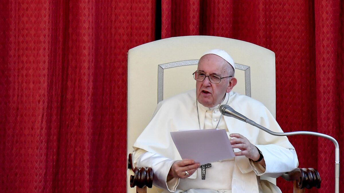 Guerra in Vaticano con gli spezzoni delle frasi del Papa sulle famiglie gay