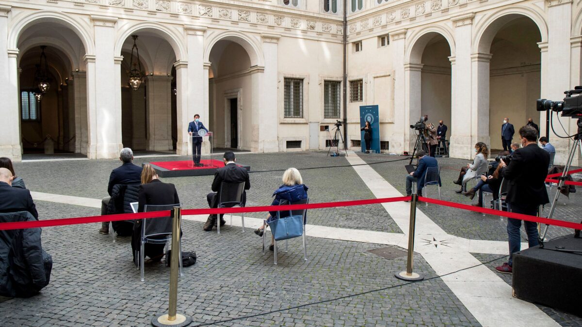 Locali chiusi alle 18, stop a fitness e nuoto. Il regalino di Conte aspettando il Natale
