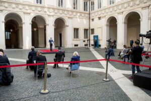 Locali chiusi alle 18, stop a fitness e nuoto. Il regalino di Conte aspettando il Natale