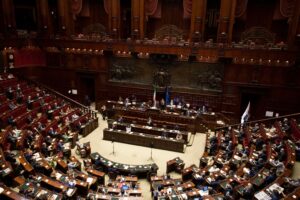 «Mentre il popolo ha fame, oggi in Aula la sinistra pensa all’omotransfobia»