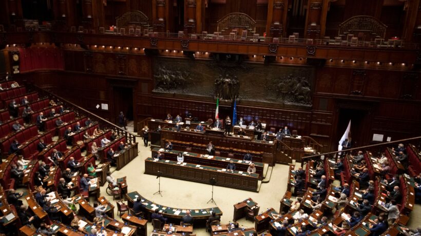 «Mentre il popolo ha fame, oggi in Aula la sinistra pensa all’omotransfobia»