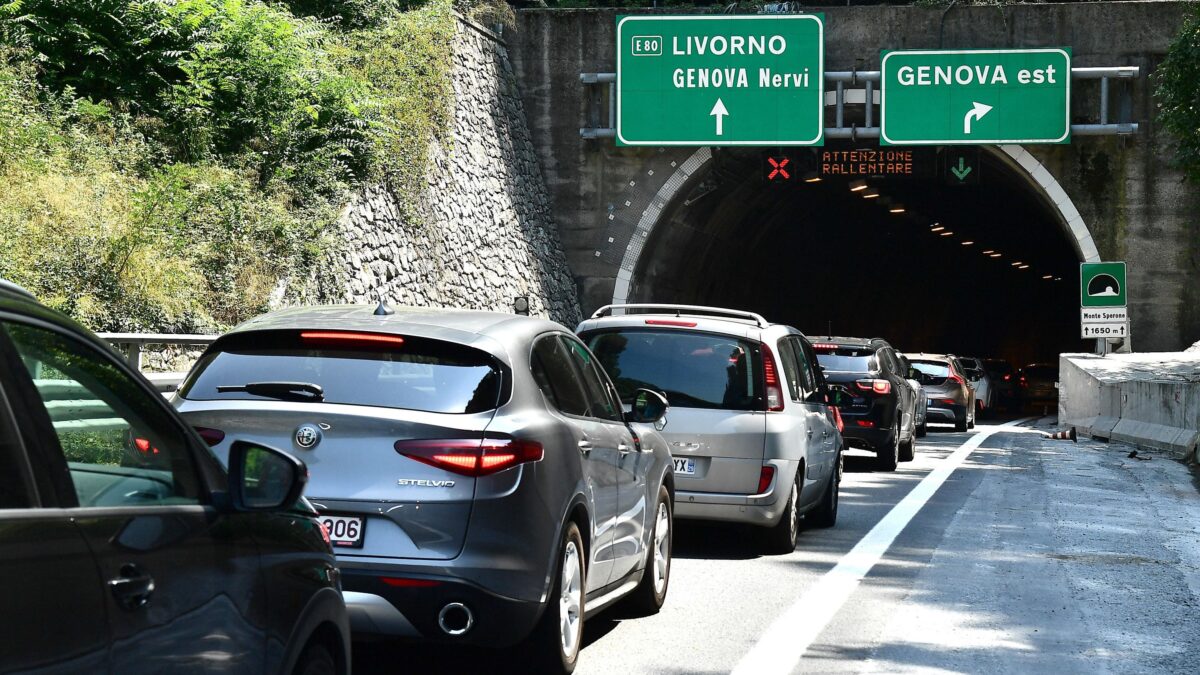Il governo si spacca ancora su Autostrade. Gualtieri fa melina mentre il M5s attacca