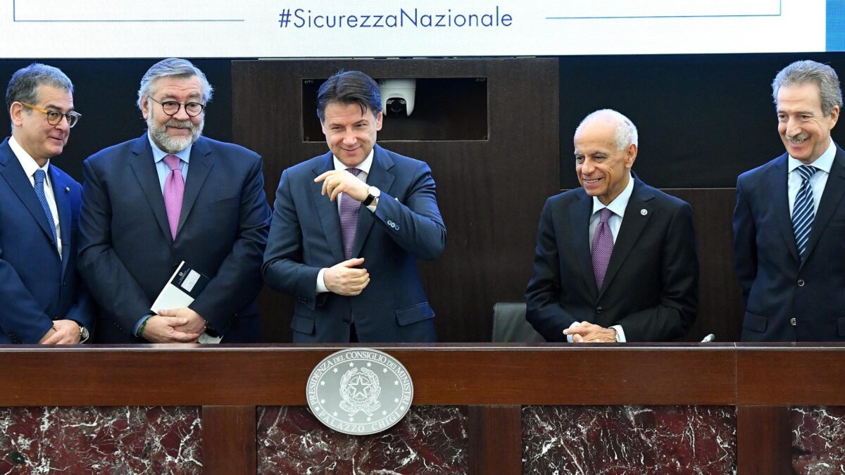 Pd e M5s graziano il blitz di Conte sugli 007