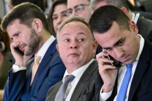 Di Maio non risponde a un’interrogazione sugli aiuti alle aziende italiane