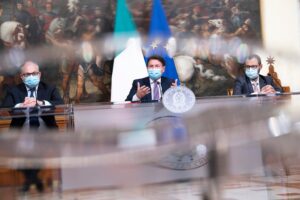 Sindaci leghisti assieme ai lavoratori. Pronti i ricorsi al Tar contro il dpcm