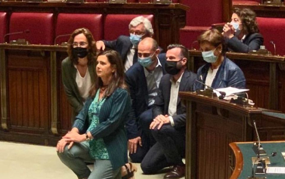 La sinistra non s’inginocchia mai per le vittime dell’odio islamico