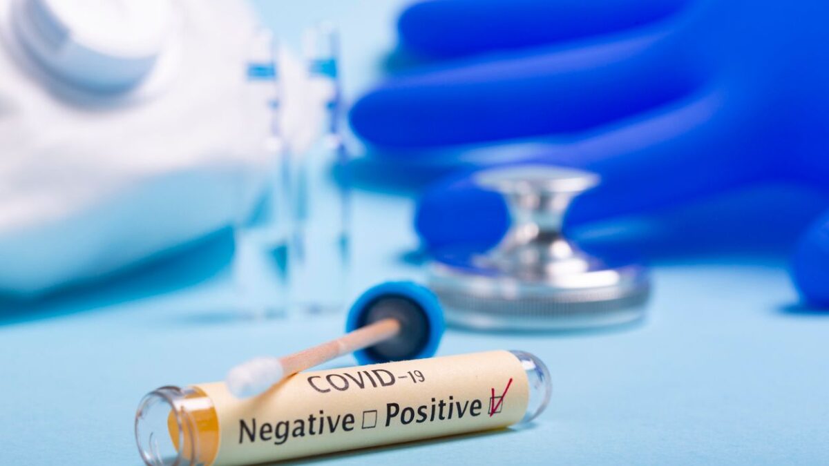 Tamponi sotto accusa: «90% di falsi positivi»