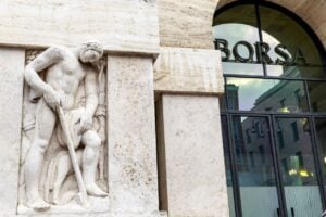Piazza Affari all’asse italofrancese con un’operazione da 4,3 miliardi