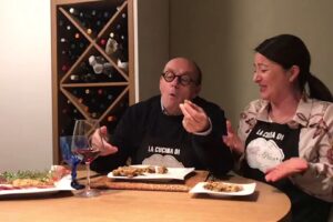 Le pillole di galateo di Petra e Carlo: come va messo il pane a tavola e come va mangiato