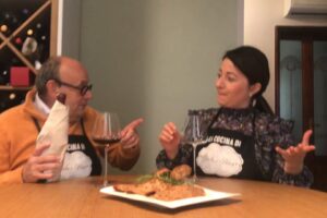 Le pillole di galateo di Petra e Carlo. Le parole da non dire: «Buon appetito»? Che errore!