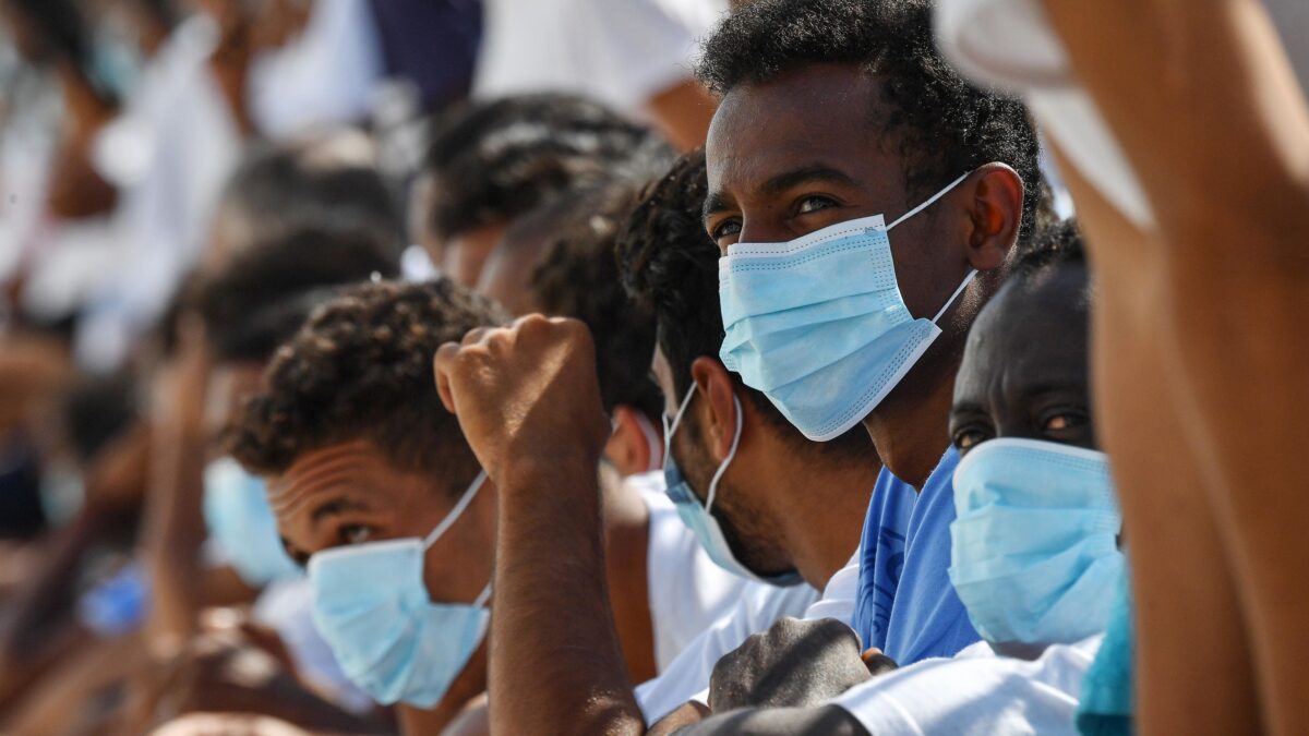 La Caritas plaude alle frontiere aperte e va a battere cassa sui fondi per migranti