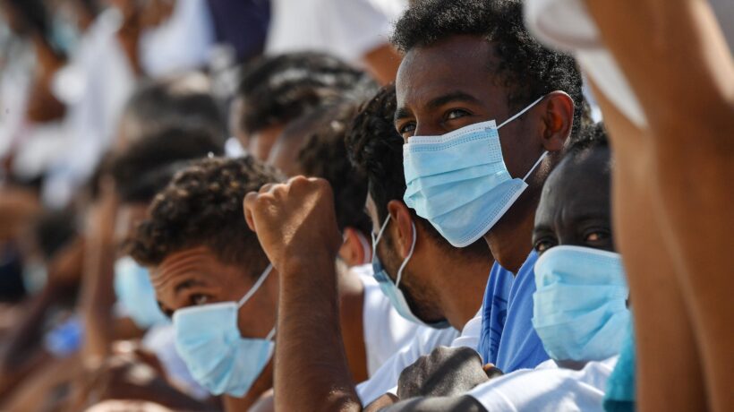 La Caritas plaude alle frontiere aperte e va a battere cassa sui fondi per migranti
