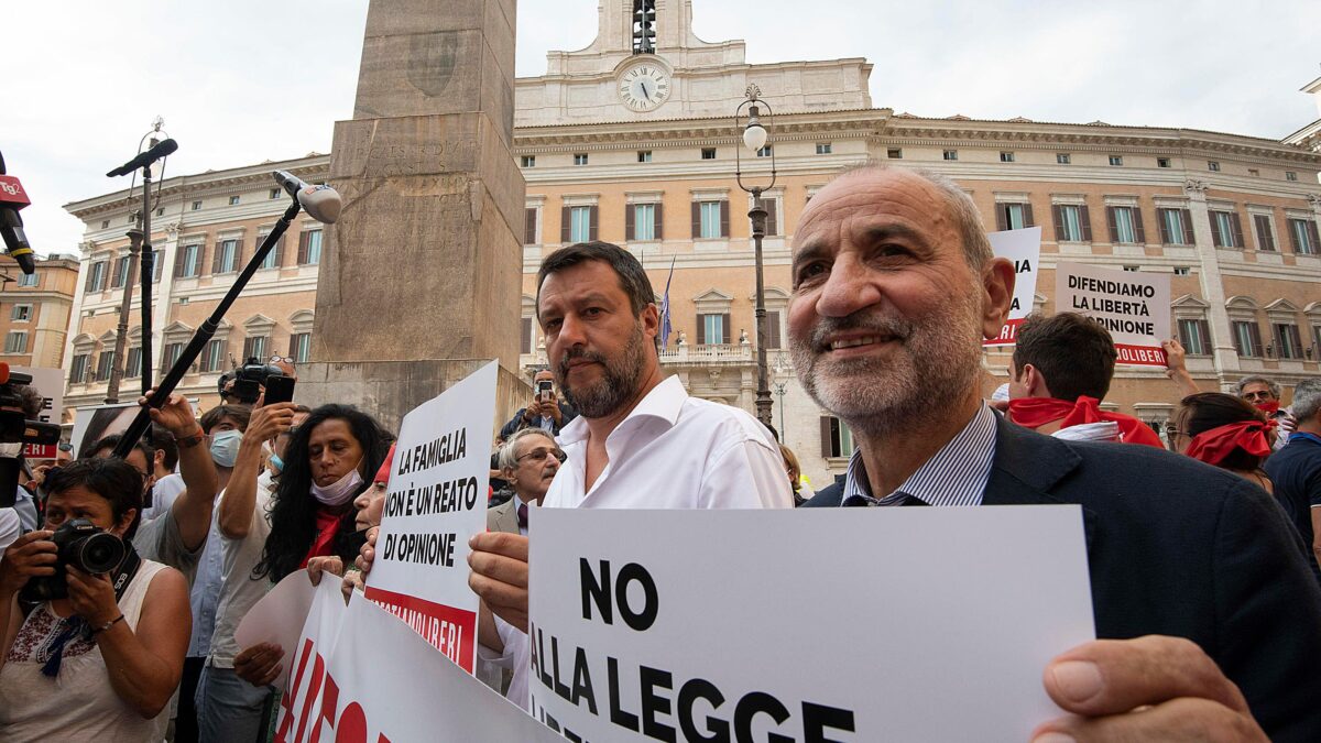Scendono in piazza i contestatori della legge bavaglio