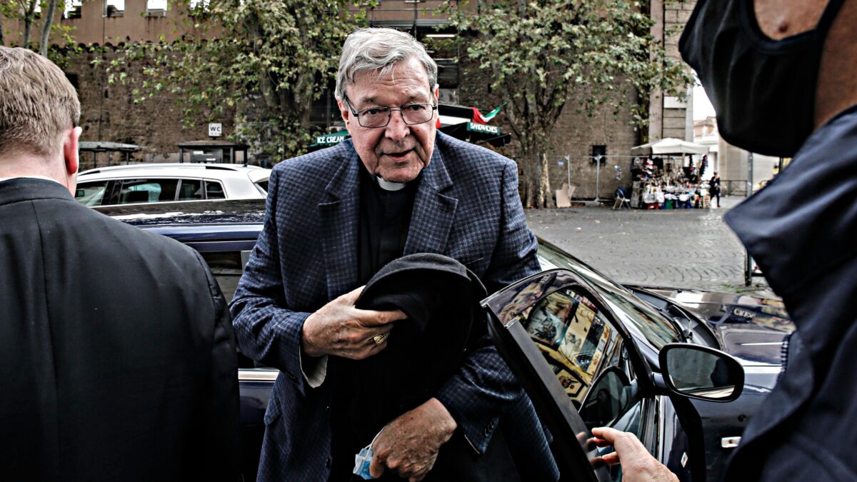 Il Papa accoglie Pell dopo il calvario. «Grazie per la sua testimonianza»